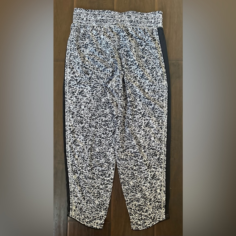 EUC 💎 Lululemon - For Love Crop Size 6 - Picture 9 of 10